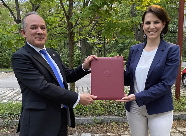 Botschafter M. Rodgold mit Bundesministerin K. Edtstadler